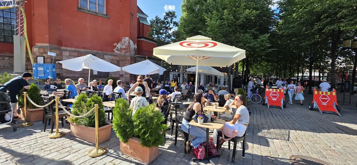 Soliga dagar på uteserveringen vid Café Söderberg