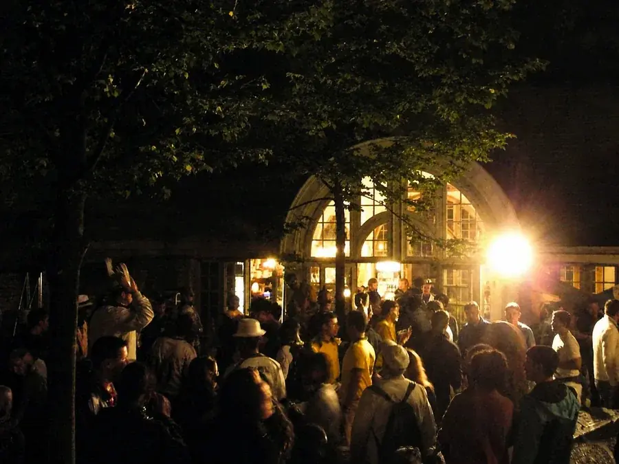 Folkfest under samba-kvällen på Café Söderberg
